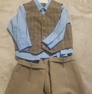 3 piece Nautica set 
Size: 4T
Price : $20